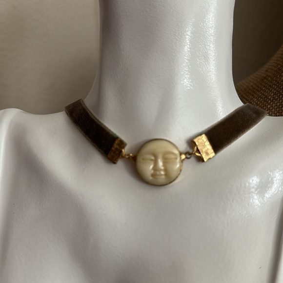 Velveteen Moon Choker - Picture 2 of 3